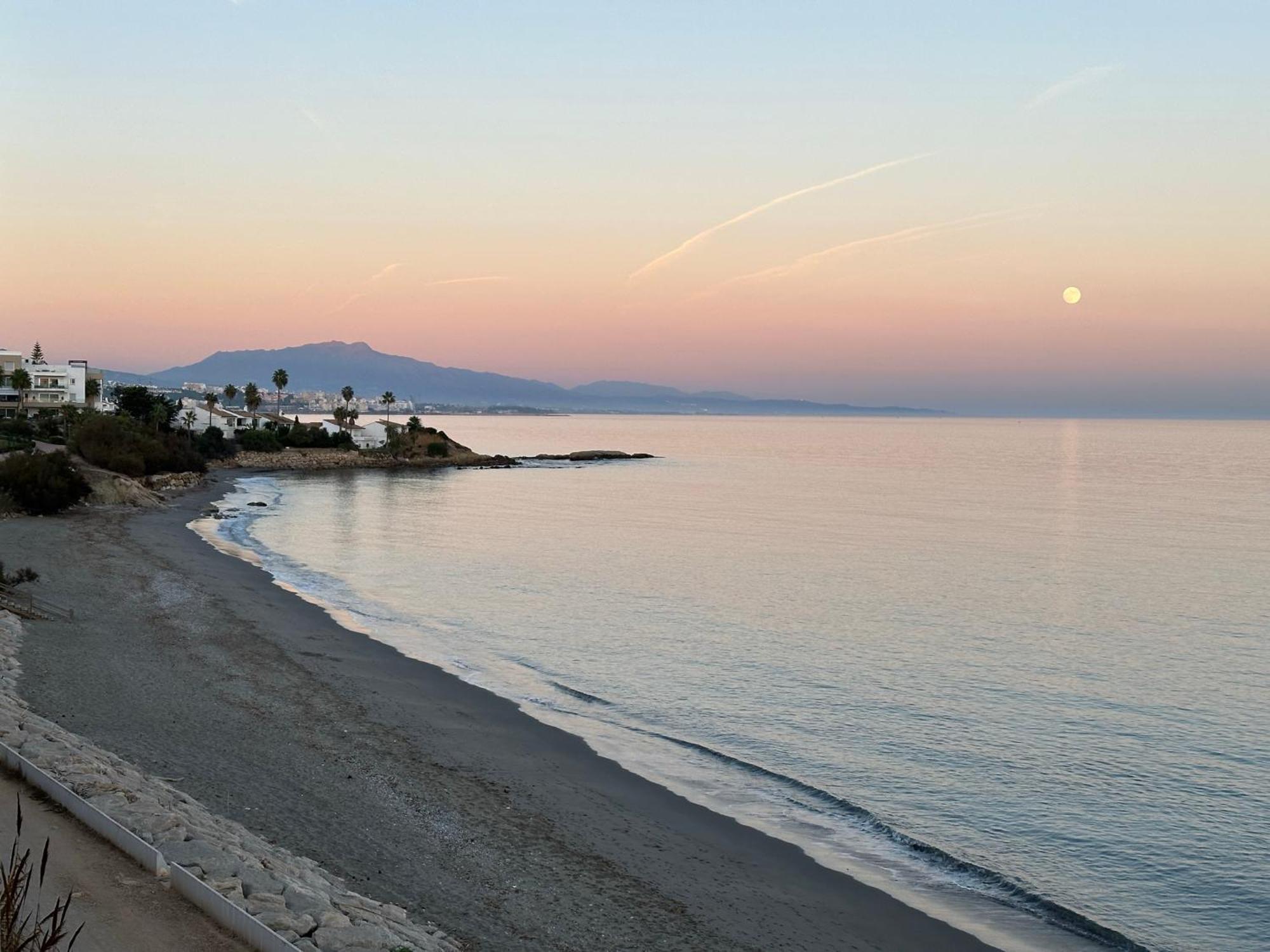 Beachfront, Top Floor Corner 2-Bed, Estepona Paseo Apartment Exterior foto