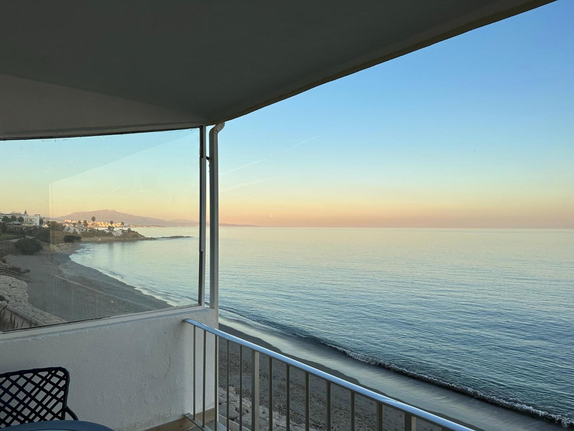 Beachfront, Top Floor Corner 2-Bed, Estepona Paseo Apartment Exterior foto